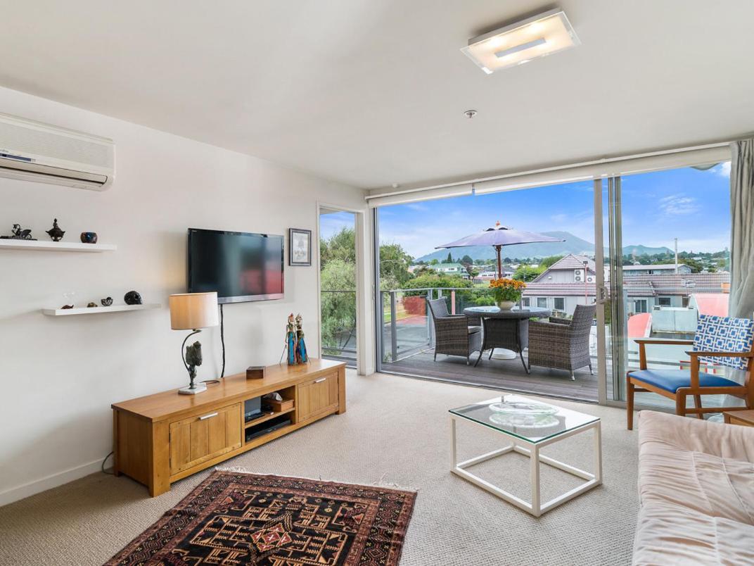 Relax On Roberts - Taupo Holiday Home Экстерьер фото