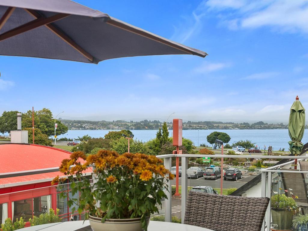 Relax On Roberts - Taupo Holiday Home Экстерьер фото